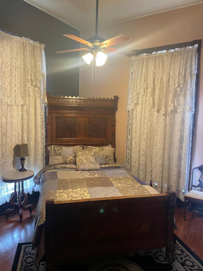 Grand Gables Bed and breakfast 3*