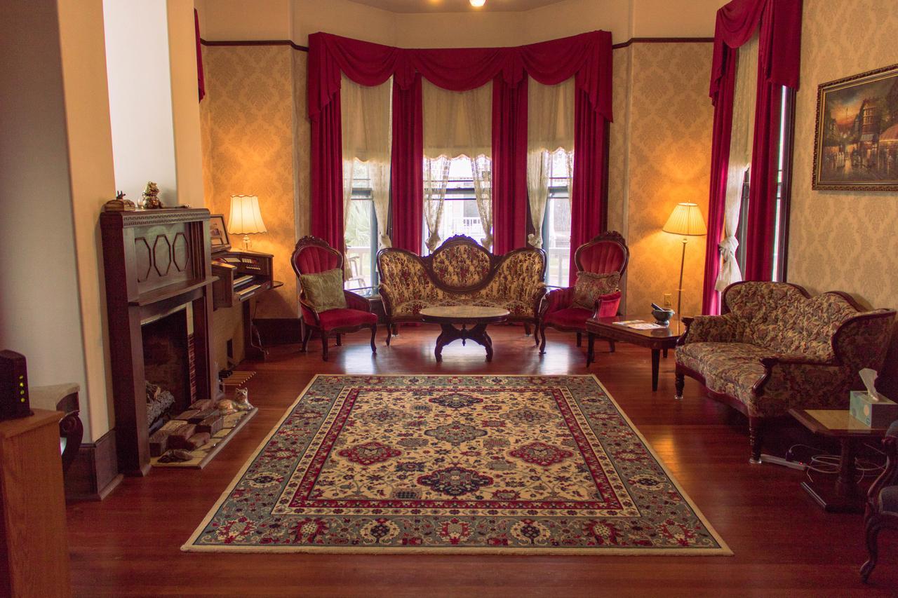 Grand Gables Bed and breakfast 3*