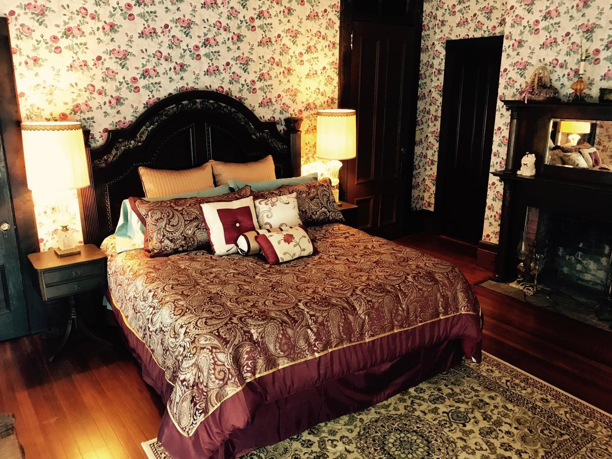 Grand Gables Bed and breakfast Palatka