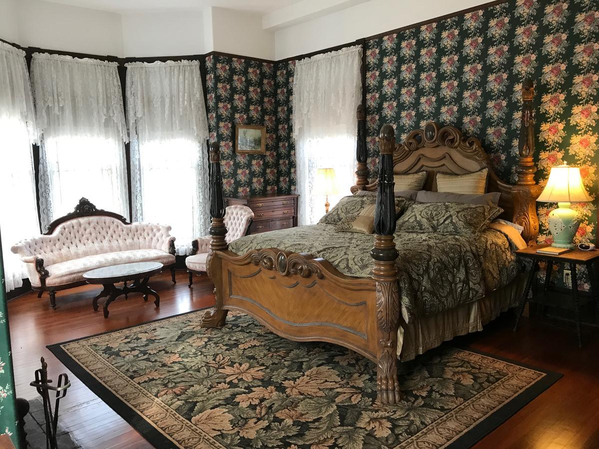 Grand Gables Bed and breakfast